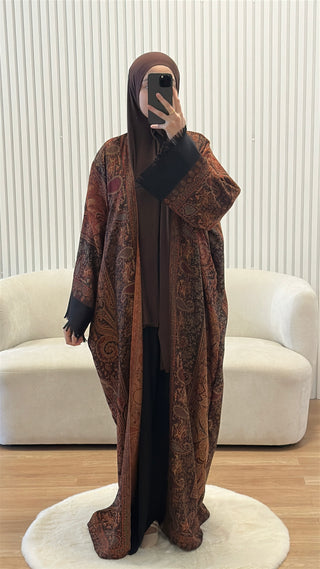 Kimono Abaya „Nour Al Layl“
 - Mousse au chocolat