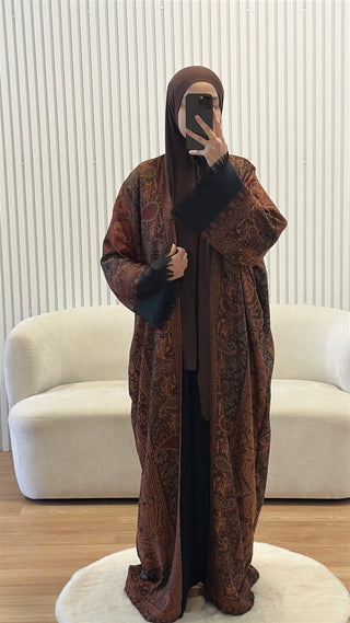 Kimono Abaya „Nour Al Layl“
 - Mousse au chocolat